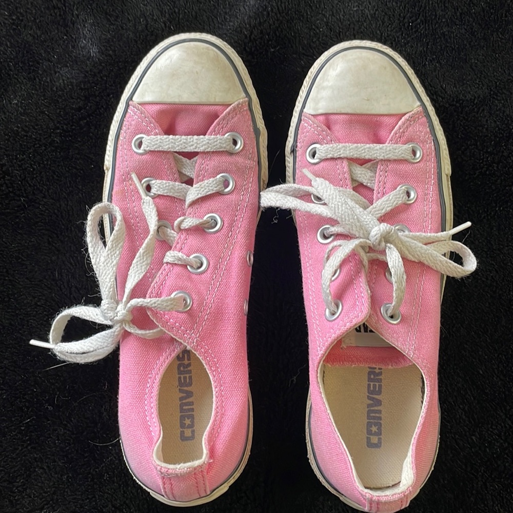 Women’s size 6/Men’s size 4 Converse All Star sneakers Pink